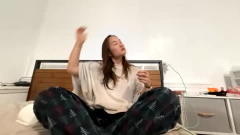 Snapshot of chellybear101 chatting on February 9, 3:38 pm chellybear101 online show from February 9, 3:38 pm