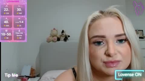 Snapshot of chelseablondeuk chatting on April 1, 6:38 pm ChelseaBlonde online show from April 1, 6:38 pm