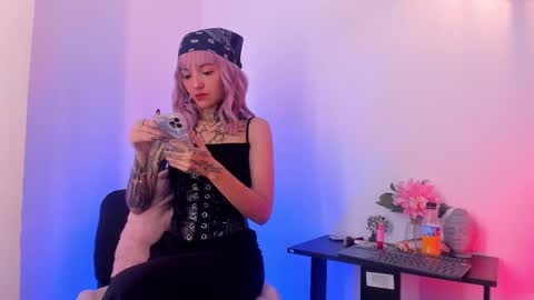 Chelsea  online show from December 1, 8:58 pm