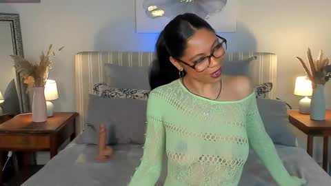 Snapshot of chelseaquin chatting on November 17, 7:47 am Chelseaquinn online show from November 17, 7:47 am