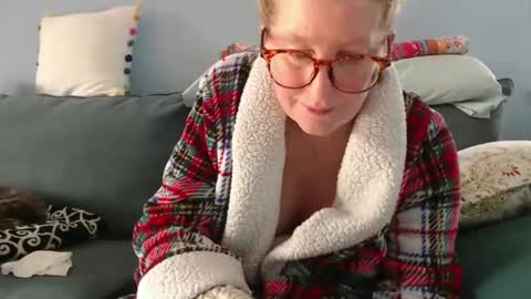 Snapshot of chelseasentra1 chatting on December 3, 6:38 pm Chelsea online show from December 3, 6:38 pm