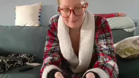 Snapshot of chelseasentra1 chatting on December 12, 6:31 pm Chelsea online show from December 12, 6:31 pm