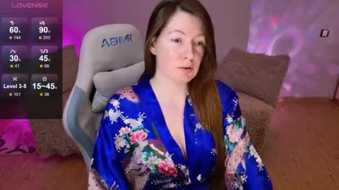 Snapshot of chelsey_rayne chatting on May 5, 8:39 pm Instagram faroffland online show from May 5, 8:39 pm