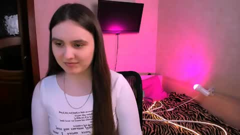 Snapshot of chelsyluxex chatting on June 1, 12:18 pm Chelsy Luxe online show from June 1, 12:18 pm