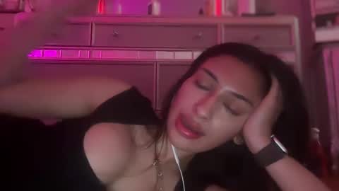 Snapshot of cherliecarmen chatting on December 27, 9:22 pm cherliecarmen online show from December 27, 9:22 pm