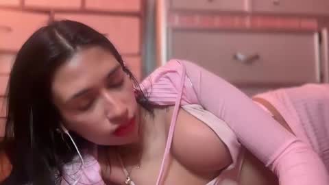 Snapshot of cherliecarmen chatting on February 6, 7:18 pm cherliecarmen online show from February 6, 7:18 pm