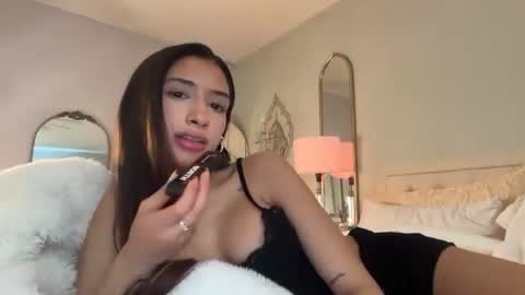 cherliecarmen online show from April 21, 9:06 pm