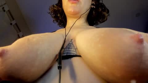 Snapshot of chernoevil666 chatting on January 14, 12:43 am Allyss online show from January 14, 12:43 am