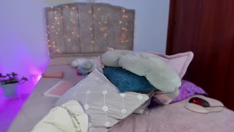 cherries_and_wine_ online show from December 1, 9:04 pm