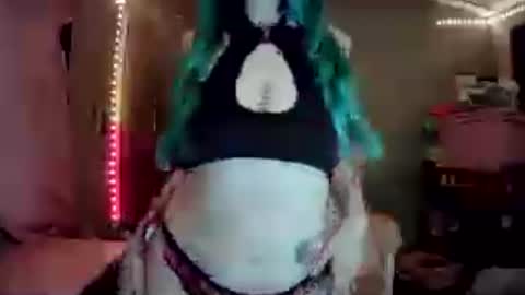 Snapshot of cherritwisted_x chatting on July 21, 7:11 am Cherri online show from July 21, 7:11 am