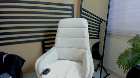 cherry_bunnyx online show from March 8, 4:44 pm