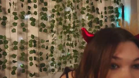 Snapshot of cherry_cheeky chatting on November 1, 1:24 pm Di online show from November 1, 1:24 pm