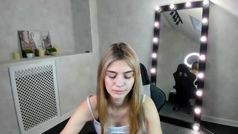 cherry_pr1ce online show from December 19, 4:23 am