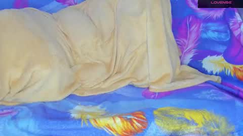 Mia online show from November 20, 7:19 am