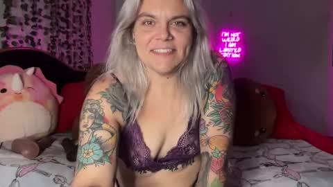 Snapshot of cherryb0mbb0mb chatting on July 25, 5:49 am CherryBombBomb online show from July 25, 5:49 am