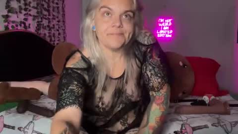 Snapshot of cherryb0mbb0mb chatting on August 7, 4:36 am CherryBombBomb online show from August 7, 4:36 am