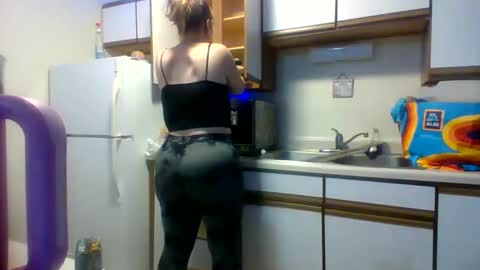 Snapshot of cherrybomb454 chatting on September 23, 6:44 pm cherrybomb454 online show from September 23, 6:44 pm