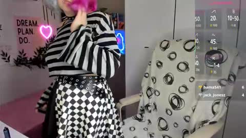 Sarah online show from February 9, 9:52 pm