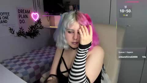 Sarah online show from February 14, 9:33 pm