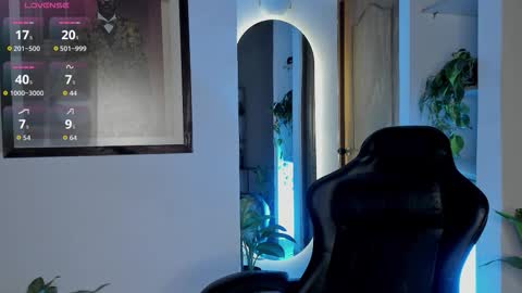 Snapshot of cherrybr_ chatting on November 29, 3:20 am Cherry Lady online show from November 29, 3:20 am