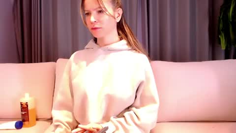 Snapshot of cherrycoloured chatting on April 28, 1:27 pm Anna online show from April 28, 1:27 pm