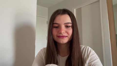 Snapshot of cherryelin chatting on December 23, 5:17 am Lina online show from December 23, 5:17 am