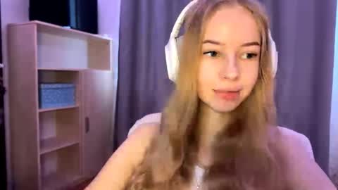 Evie online show from October 20, 9:43 am