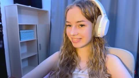 Evie online show from November 4, 11:20 am