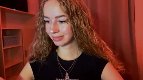 Evie online show from November 19, 4:18 pm