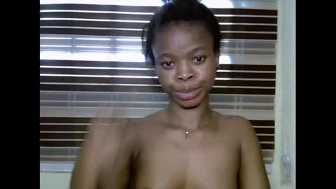 Snapshot of cherryxpussy chatting on March 10, 10:37 am cherryxpussy online show from March 10, 10:37 am