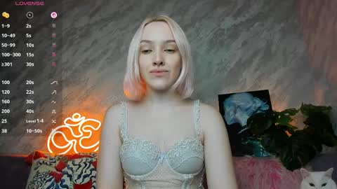 Cheryl online show from April 3, 9:35 pm