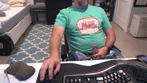 Snapshot of chesbayboy chatting on October 9, 4:05 pm chesbayboy online show from October 9, 4:05 pm