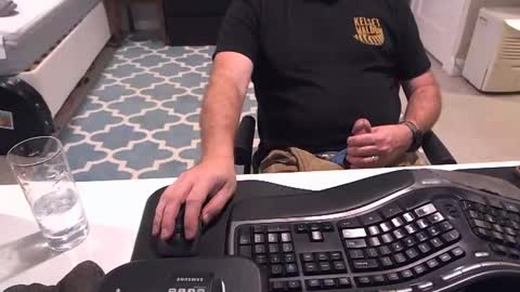 Snapshot of chesbayboy chatting on October 12, 4:44 am chesbayboy online show from October 12, 4:44 am
