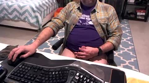 Snapshot of chesbayboy chatting on January 17, 4:50 am chesbayboy online show from January 17, 4:50 am