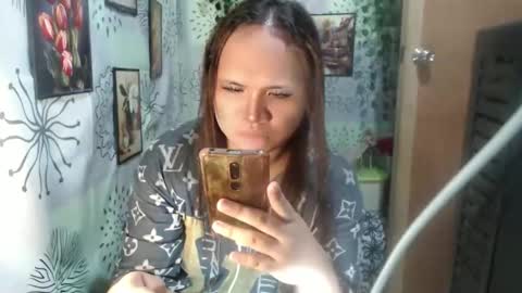 Snapshot of chescahotxxxl chatting on January 10, 12:15 pm chescahotxxxl online show from January 10, 12:15 pm