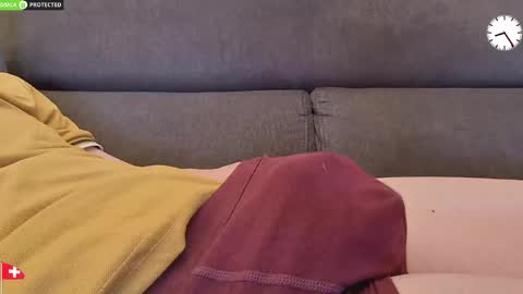 Snapshot of chezmonsieur_g chatting on May 24, 6:24 pm Grey online show from May 24, 6:24 pm