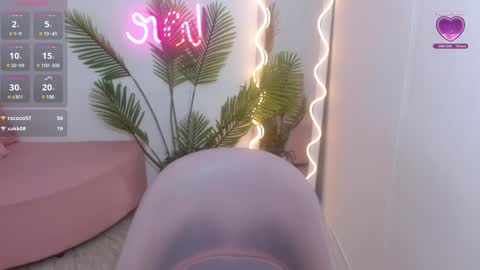 Snapshot of chiara_tay chatting on December 24, 6:33 am Chiara online show from December 24, 6:33 am