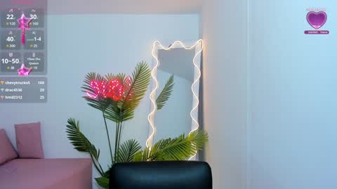 Snapshot of chiara_tay chatting on January 13, 11:06 pm Chiara online show from January 13, 11:06 pm