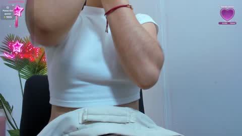 Snapshot of chiara_tay chatting on January 15, 2:27 am Chiara online show from January 15, 2:27 am