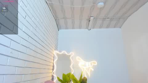 Snapshot of chiara_tay chatting on February 5, 1:37 am Chiara online show from February 5, 1:37 am