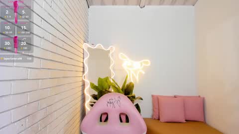 Snapshot of chiara_tay chatting on February 5, 10:22 pm Chiara online show from February 5, 10:22 pm