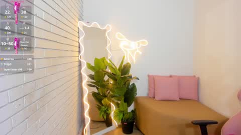 Snapshot of chiara_tay chatting on February 6, 1:27 am Chiara online show from February 6, 1:27 am