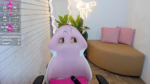 Snapshot of chiara_tay chatting on February 8, 6:12 am Chiara online show from February 8, 6:12 am