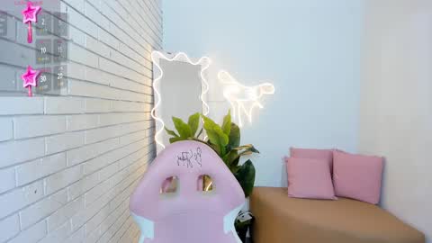 Snapshot of chiara_tay chatting on February 14, 7:54 pm Chiara online show from February 14, 7:54 pm