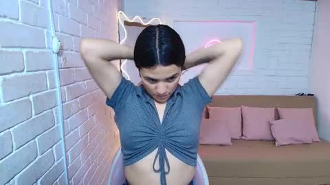 Snapshot of chiara_tay chatting on February 19, 9:39 am Chiara online show from February 19, 9:39 am