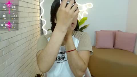 Snapshot of chiara_tay chatting on February 23, 2:18 am Chiara online show from February 23, 2:18 am