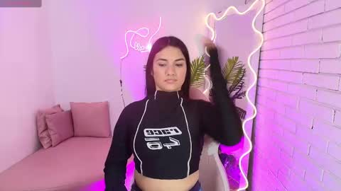 Snapshot of chiara_tay chatting on February 27, 3:47 am Chiara online show from February 27, 3:47 am