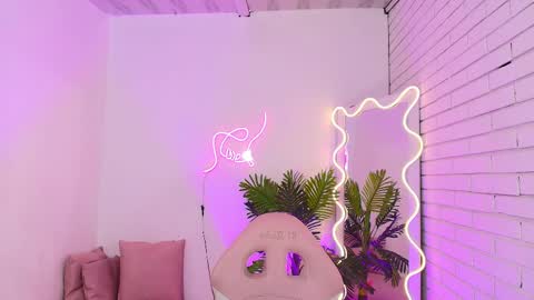 Snapshot of chiara_tay chatting on February 27, 6:50 am Chiara online show from February 27, 6:50 am