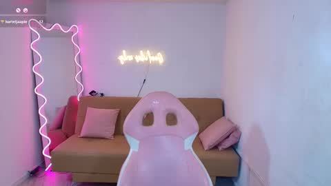 Snapshot of chiara_tay chatting on March 7, 10:02 am Chiara online show from March 7, 10:02 am