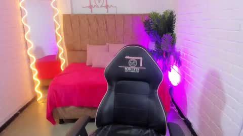 Snapshot of chiara_tay chatting on October 14, 7:14 pm Chiara online show from October 14, 7:14 pm